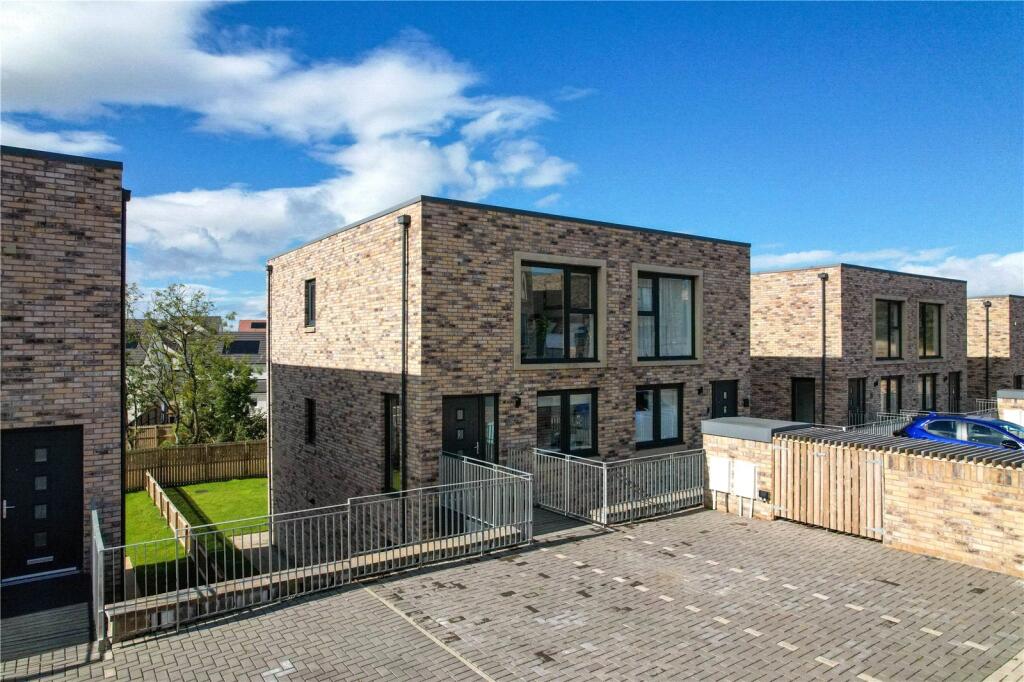 Main image of property: Townhouse 13-The Fieldings, Jackton, Newlands Road, East Kilbride, Glasgow, G75