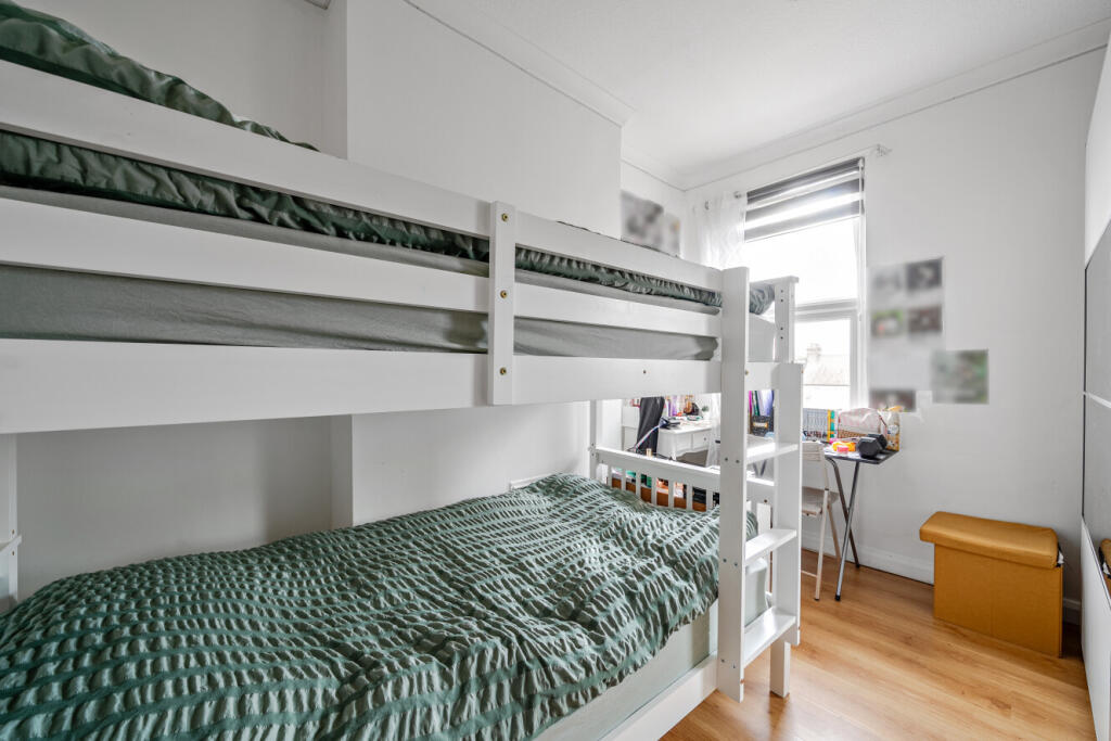 Evesham Road, Bounds Green, London, N11 - More