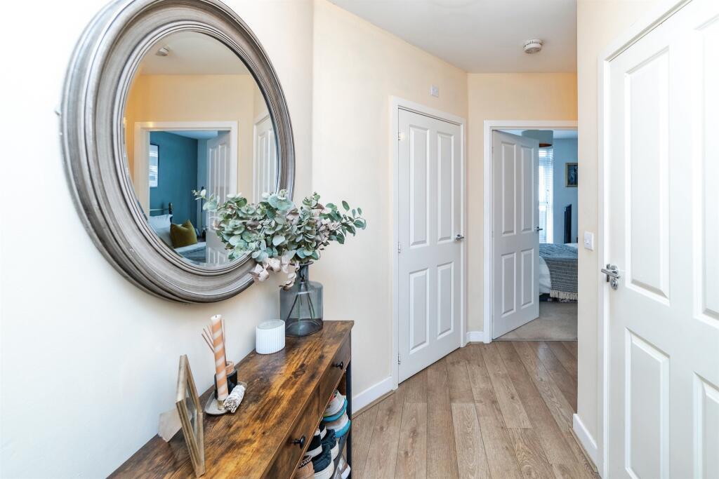 Apartment in East Hertfordshire, Hertford - View 4