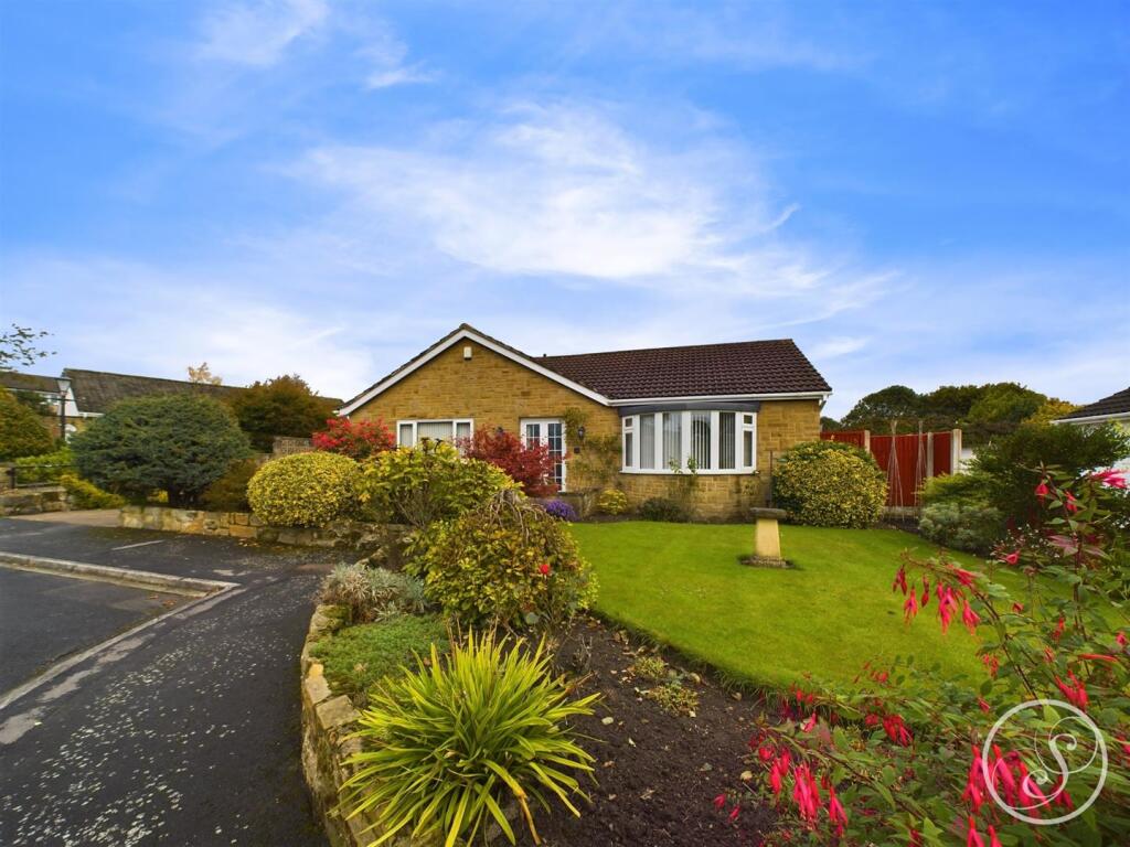2-bed detached on Manor Garth, £525,000