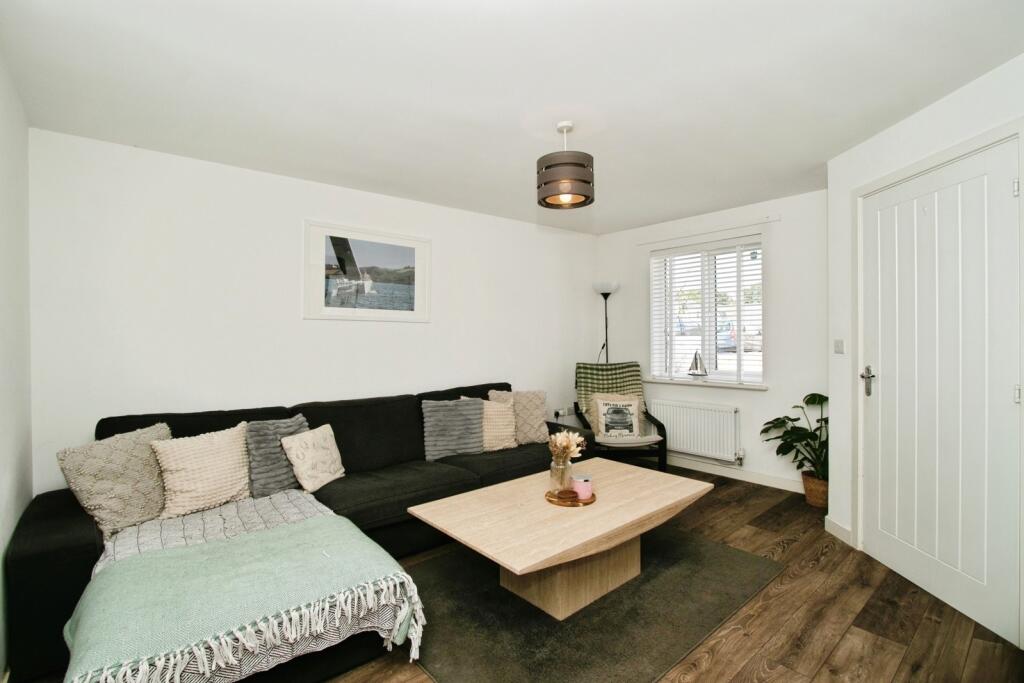 House in Falmouth, Lower Kergilliack - More