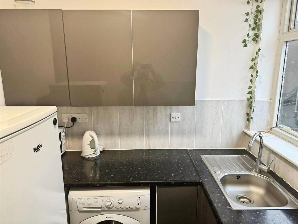 Apartment in Sandwell, Plant's Green - View 3