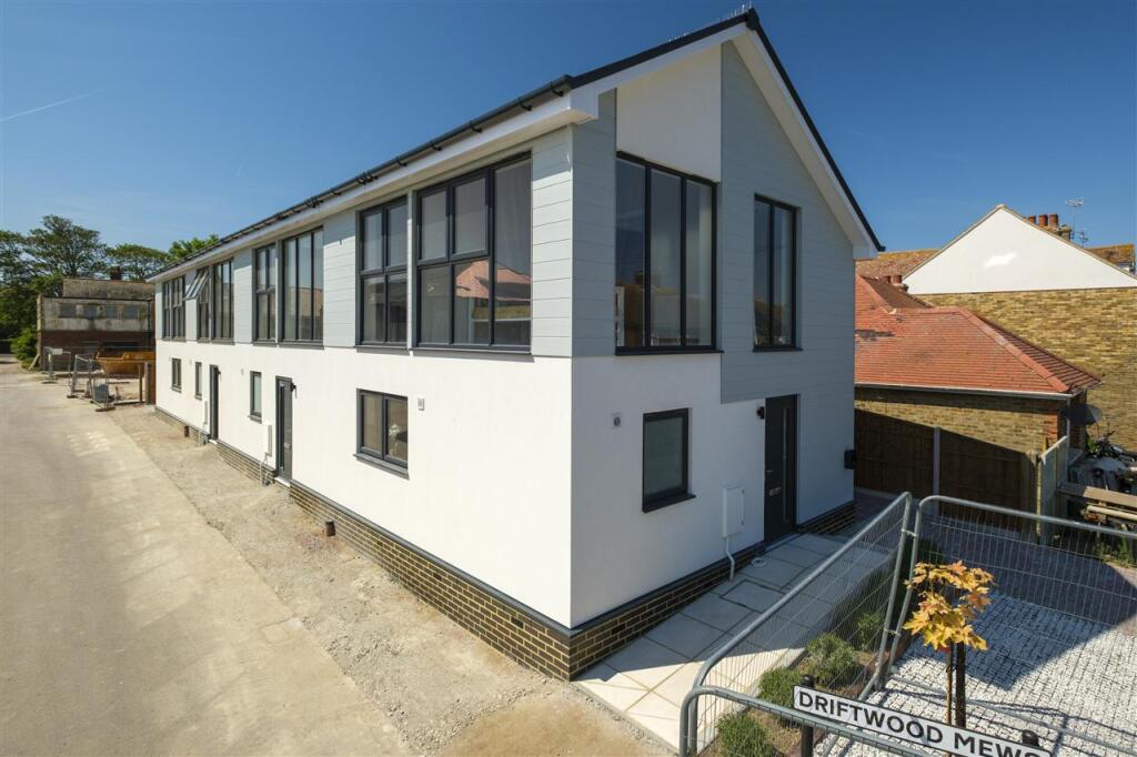 2-bed terraced on Suffolk Avenue, Westgate On Sea, £260,000