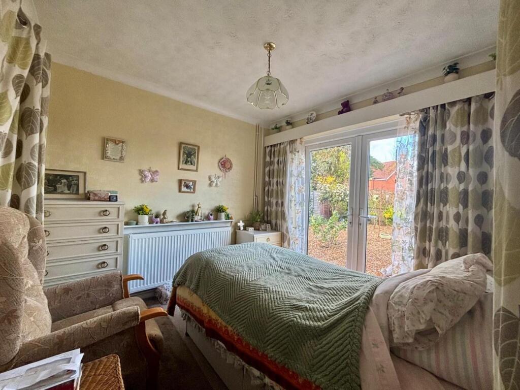 House in Northampton, Headlands - More