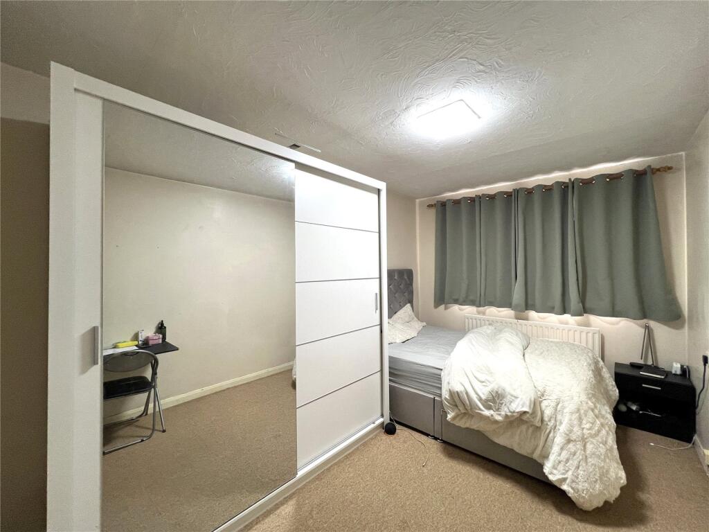 Apartment in Guildford - View 4