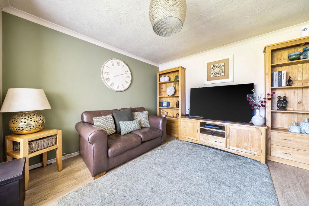 Aster Road Basingstoke RG22 5NG photo 3