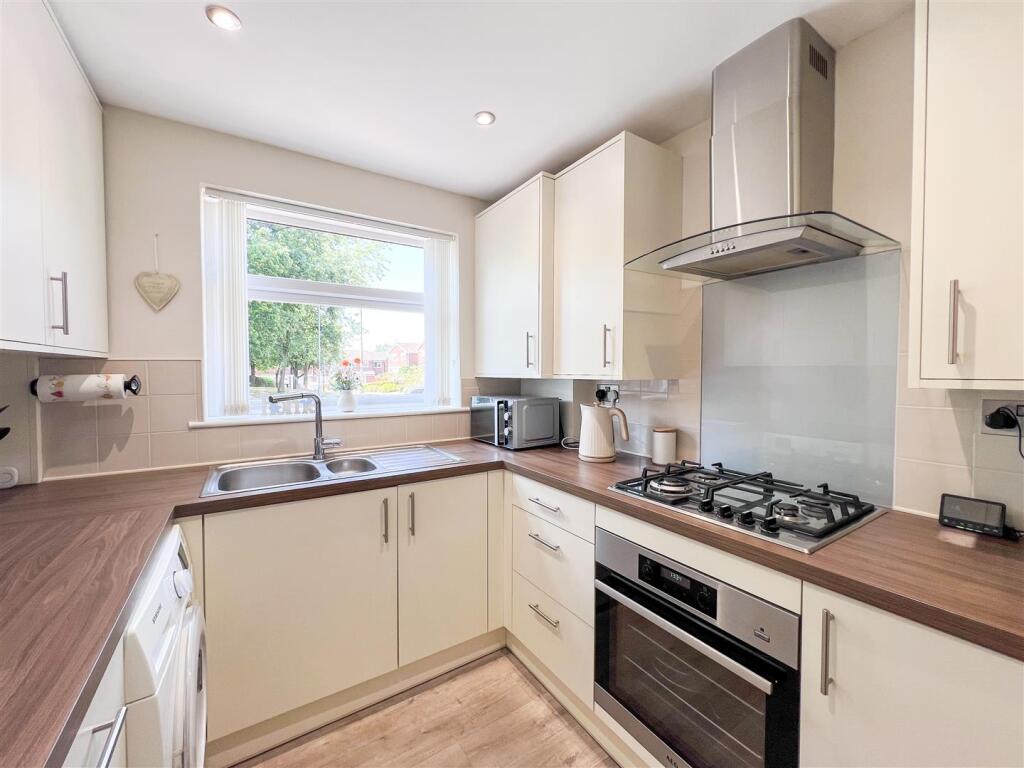 House in Staffordshire Moorlands, Leek - View 5