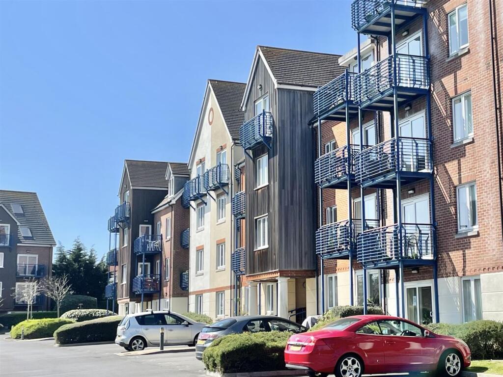 Apartment in Dorchester - View 3