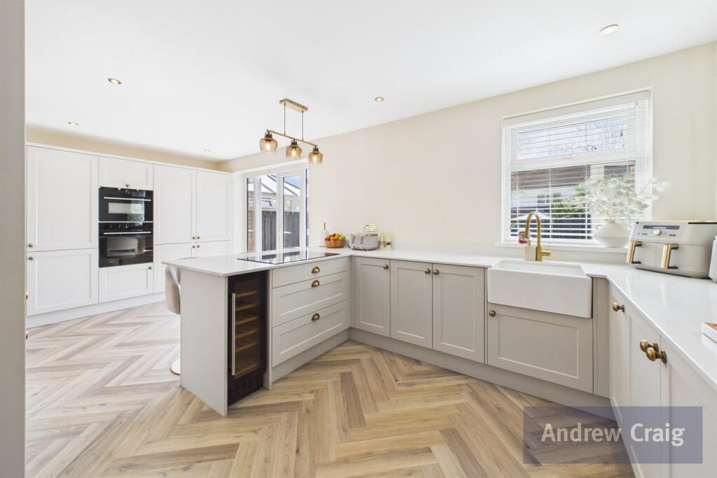 Hillside Drive, Whitburn photo 4