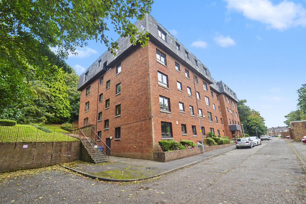 Main image of property: 4/2 266 Camphill Avenue, Langside, Glasgow, G41 3AS