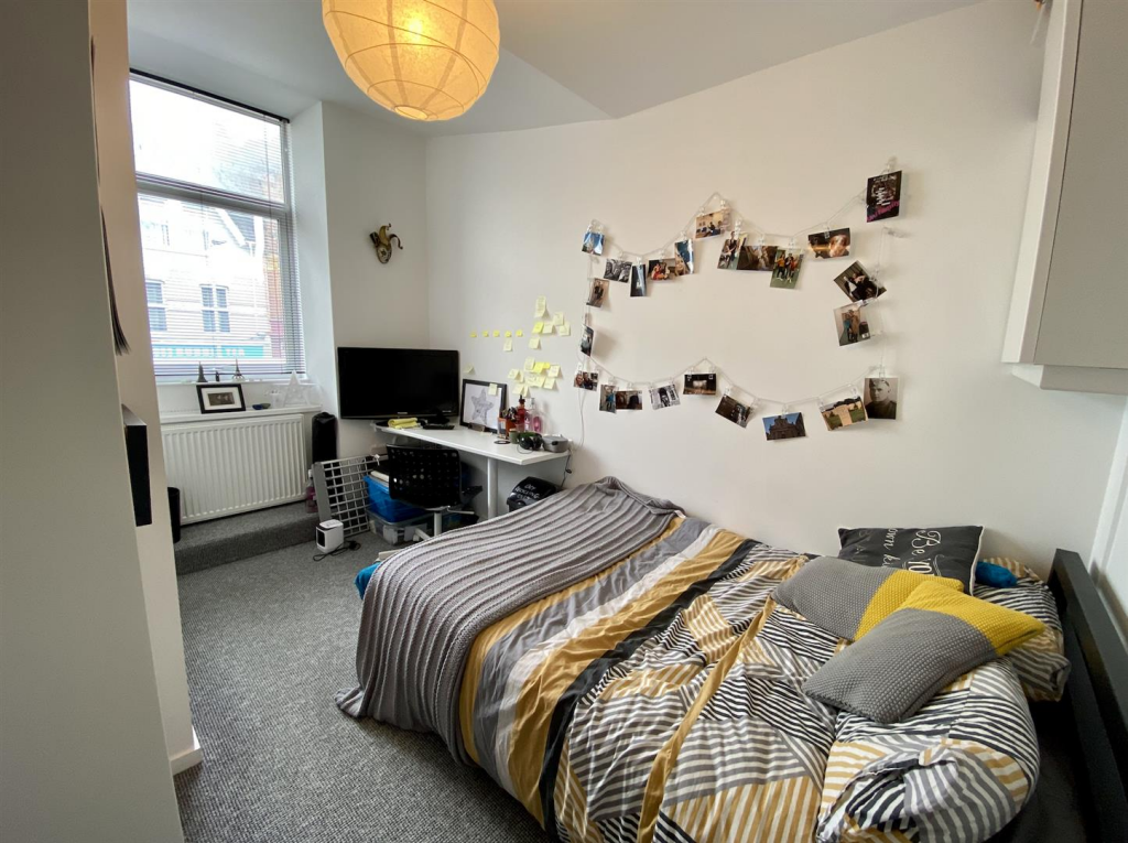 Apartment in Plymouth - View 2