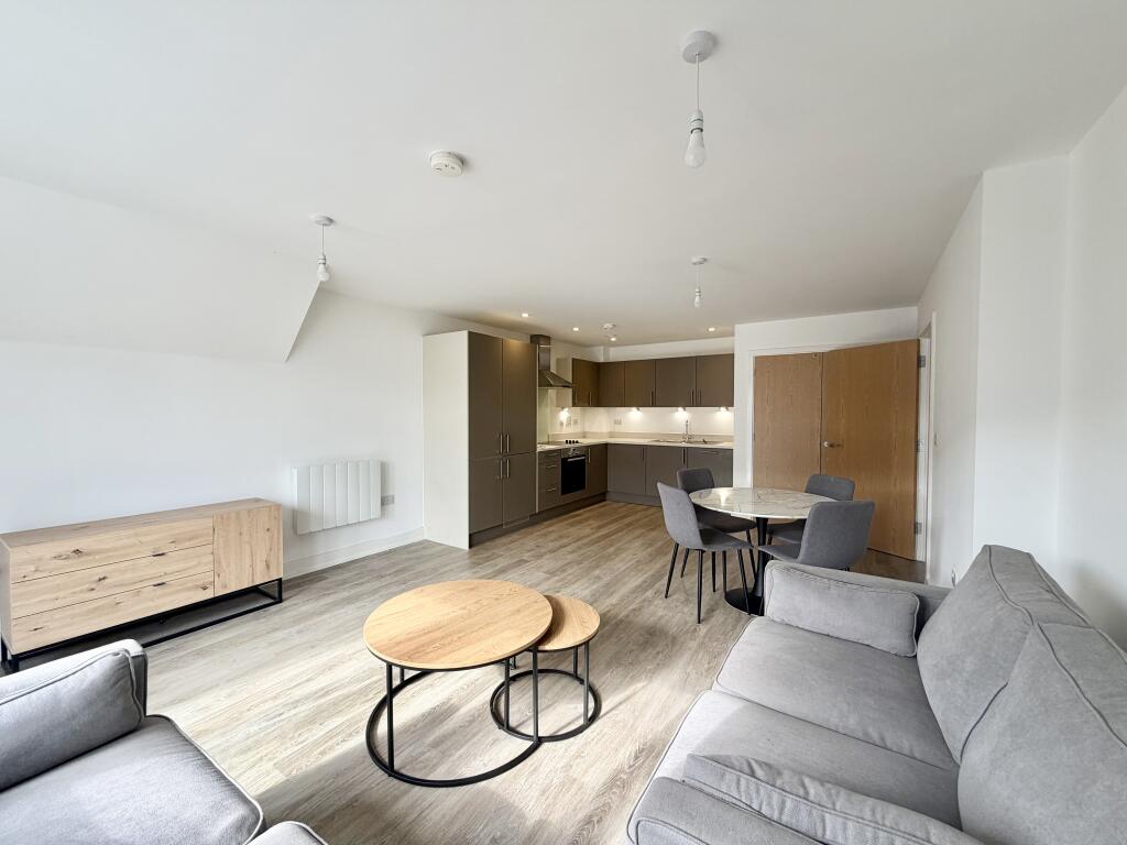 Apartment in Redhill - View 3