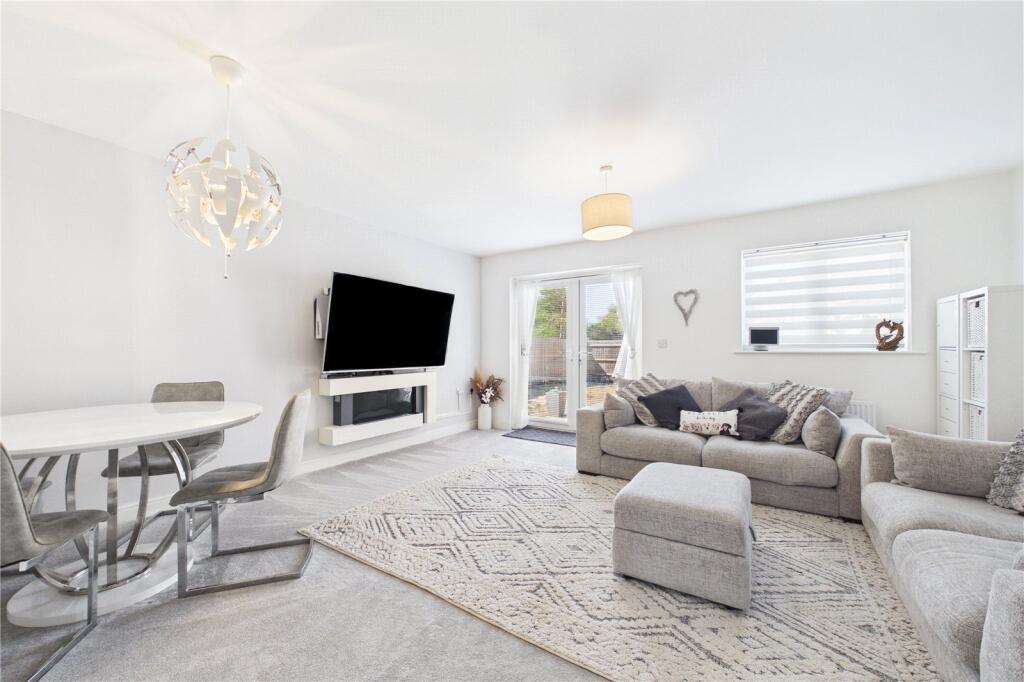 House in Basingstoke and Deane, Tadley - View 2