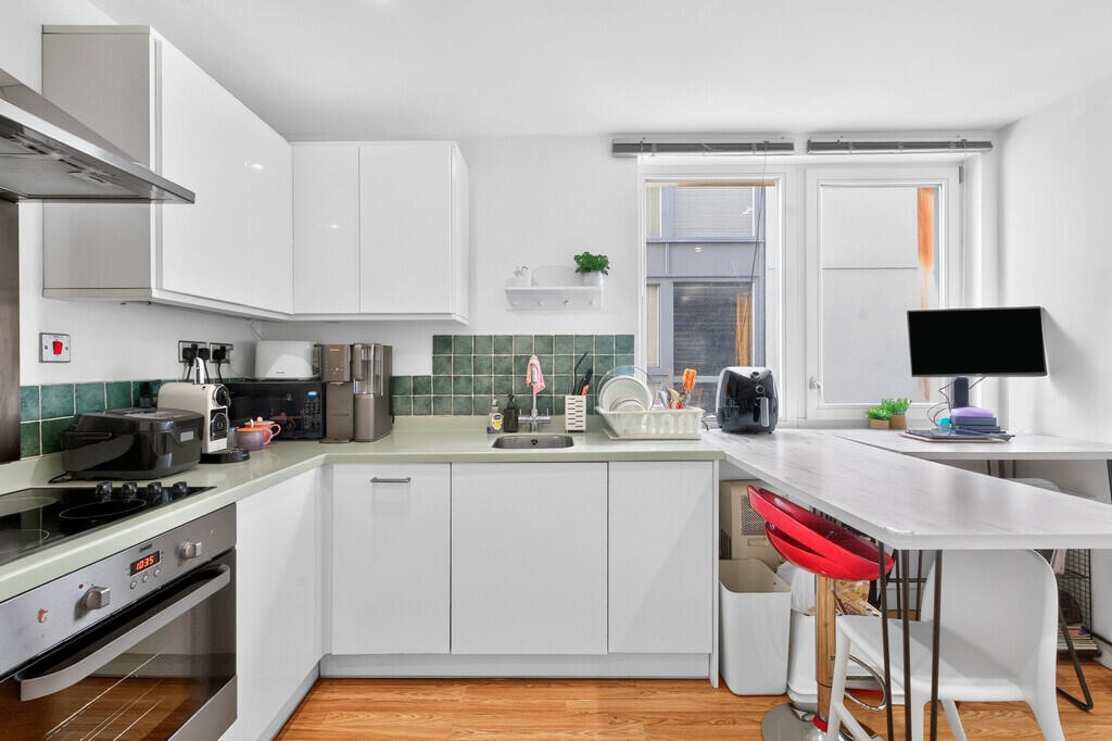 Apartment in Twickenham - View 5