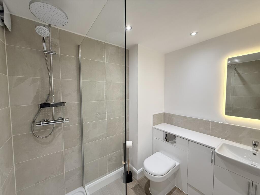 Victoria Drive, Lyneham, SN15 photo 2