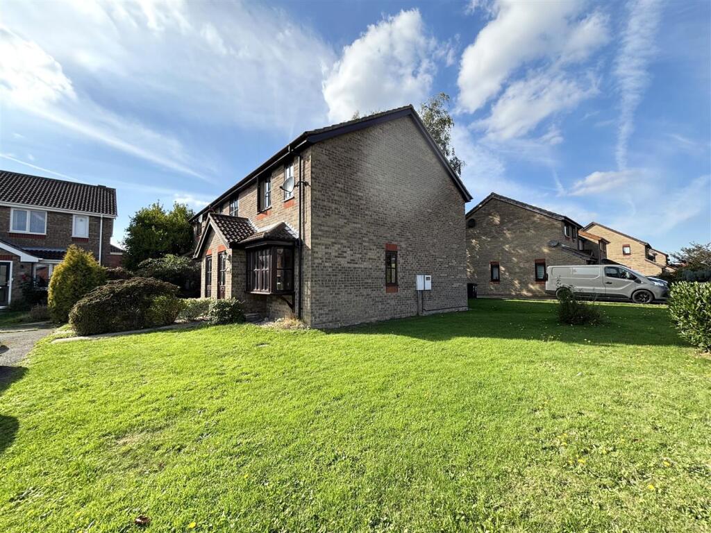 2-bed semi-detached on Swallow Drive, Louth, £140,000