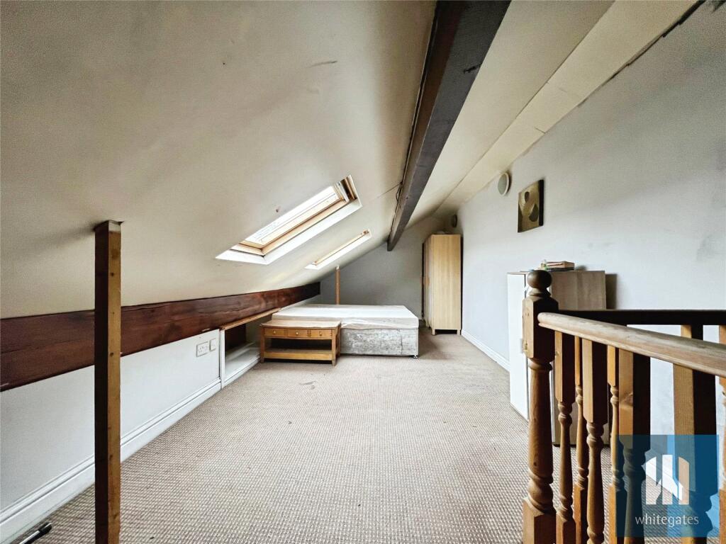 House in Huddersfield, Folly Hall, Crosland Moor - View 3