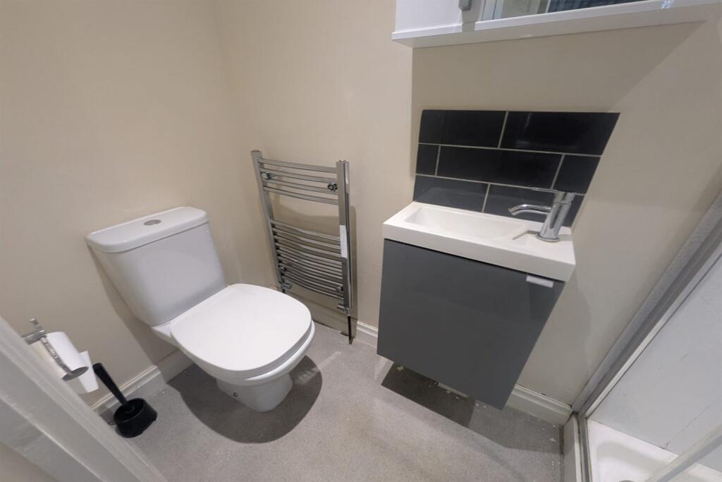 1 bedroom house share for rent