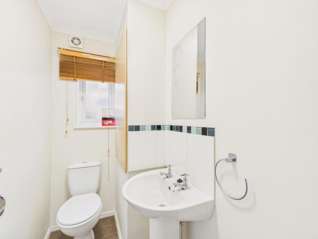 House in East Riding of Yorkshire, Kingston upon Hull - More