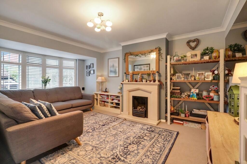 House in Kingston upon Thames - More