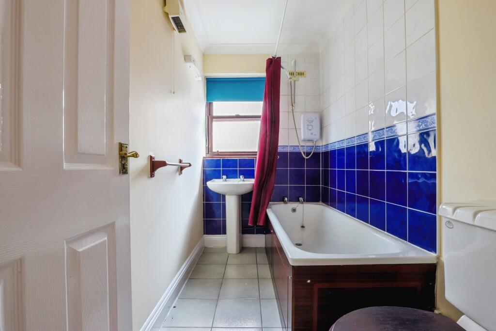 Apartment in Rochester, Kent - View 3