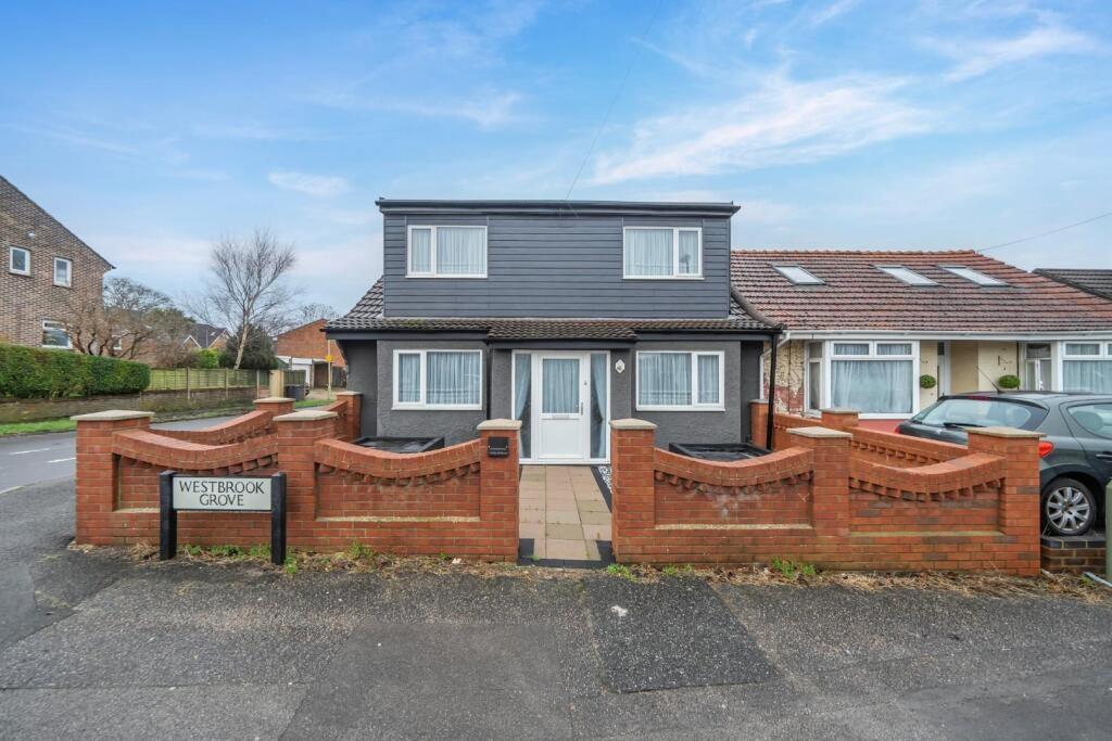4-bed semi-detached on Westbrook Grove, Waterlooville, £425,000