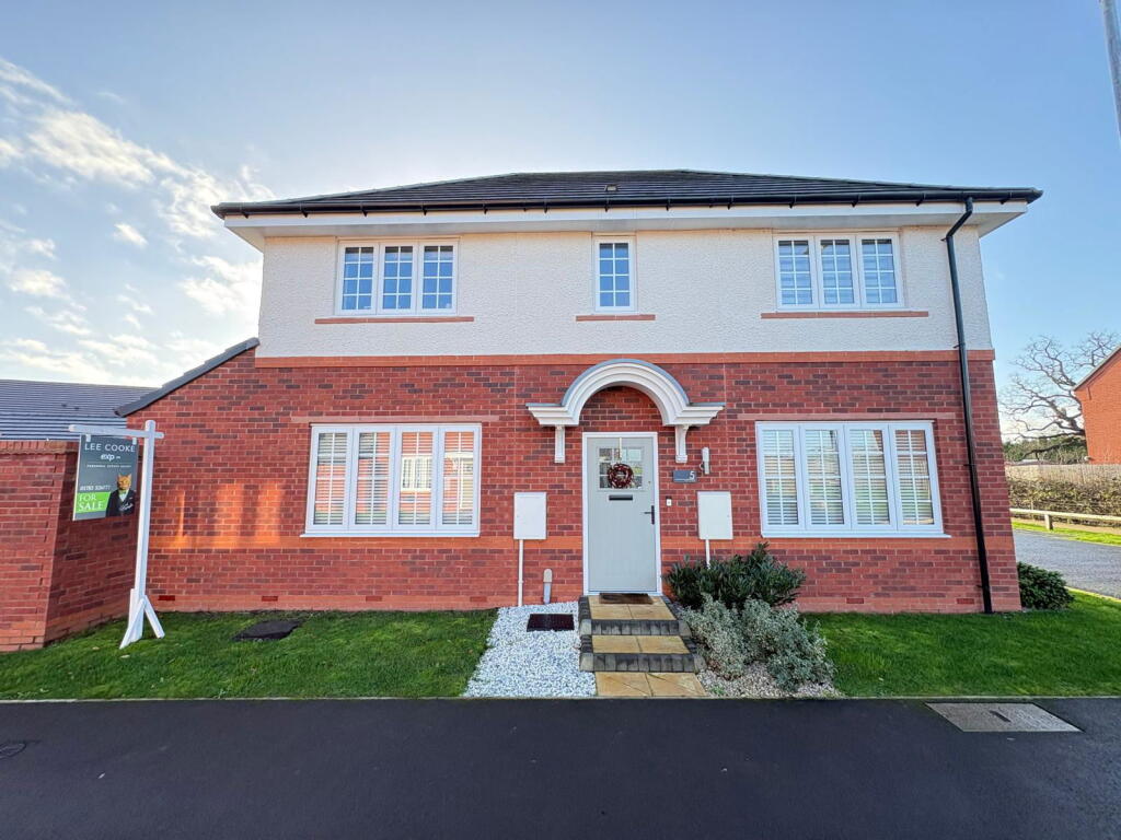 Ash Close, Penkridge, Staffordshire photo 4