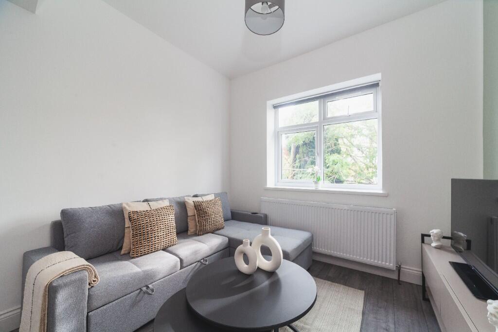 Main image of property: Flat 2, 5 Llanvanor Road, London, NW2