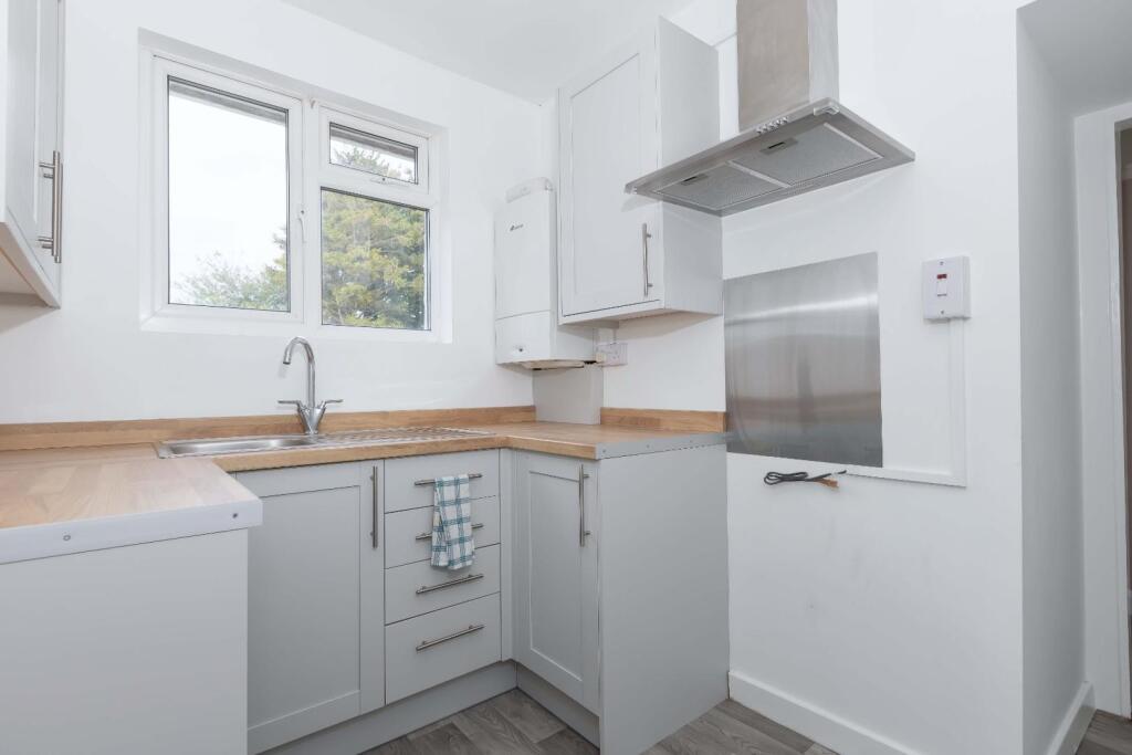 Howard Road, Sompting, Lancing - View 4