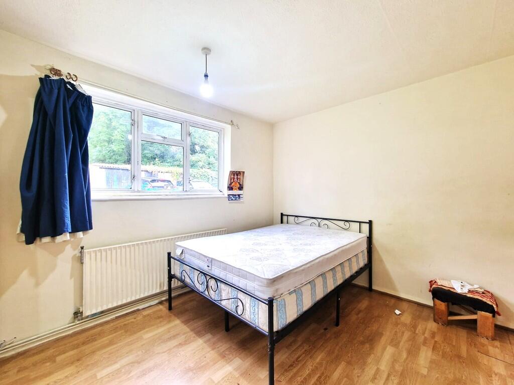 2-bed flat on Roe Green, LONDON, NW9 0PL, UNITED KINGDOM, £330,000
