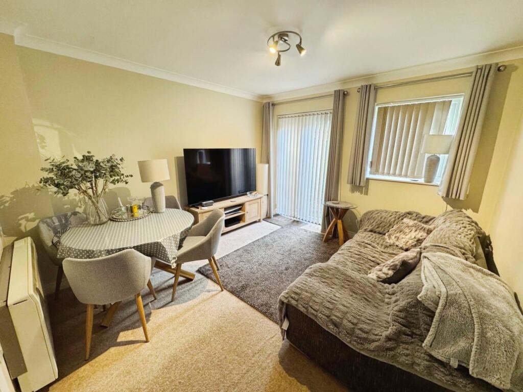 West End Court, Crompton Street, Warwick photo 3