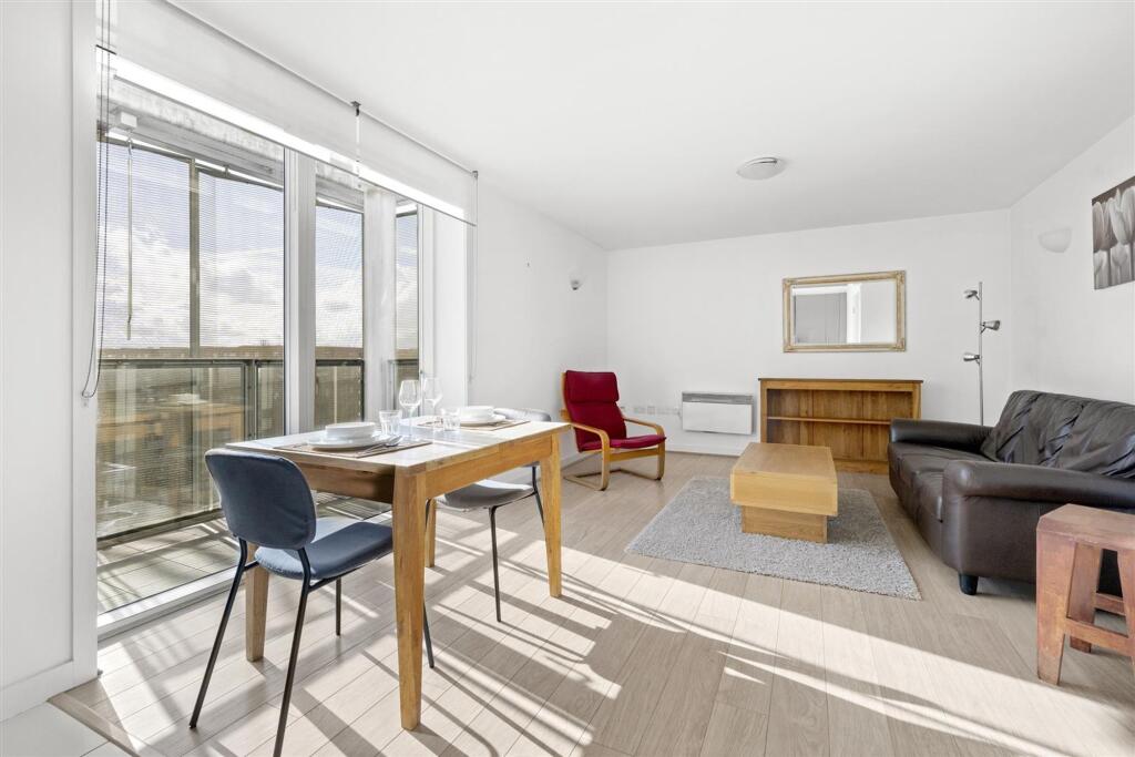 Hudson Apartments, New River Village, Hornsey, N8 photo 4