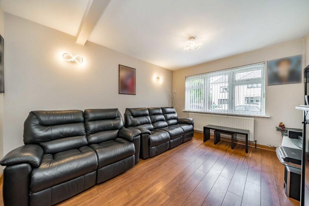 House in London, Chapel End, Highams Park - View 5