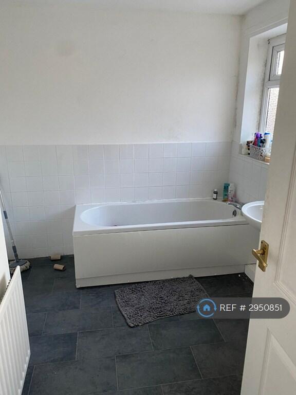 Apartment in Newcastle upon Tyne - View 4