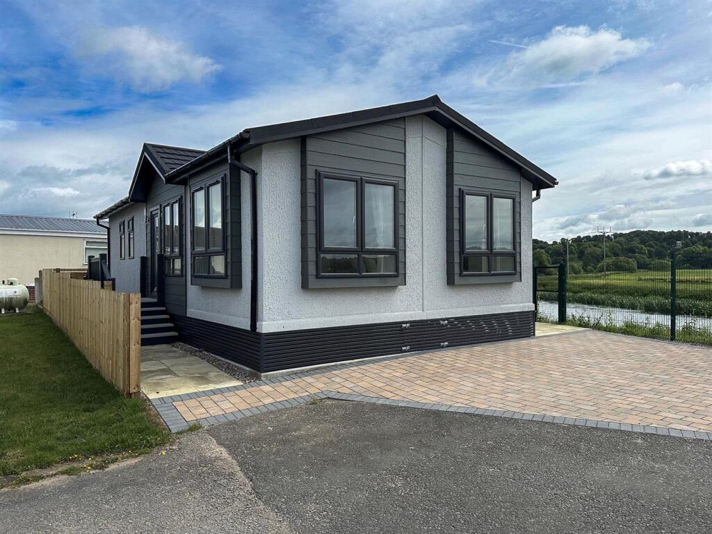 2-bed detached on Riverside Park, Burton-On-Trent, £199,995