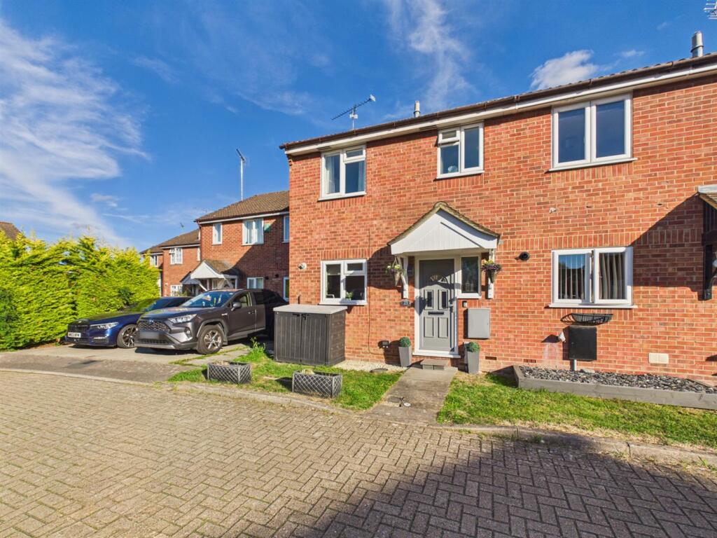 3-bed terraced on Todd Close, The Willows, Aylesbury, £335,000