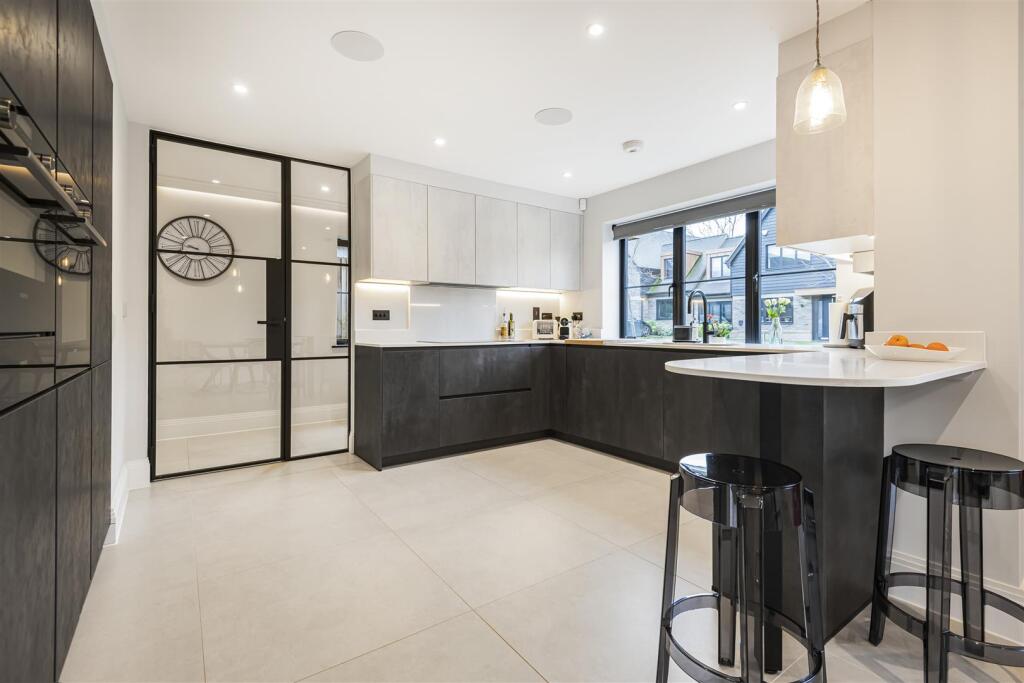 House in Watford - View 5