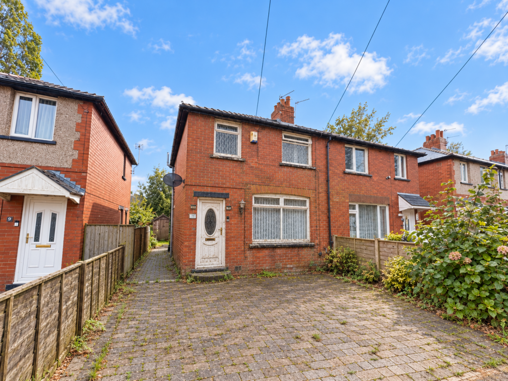 3-bed semi-detached on Vale Avenue, Manchester, M26 1BZ, Manchester, £125,000