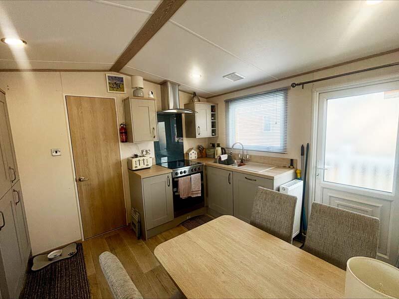 Three bed ABI Windermere, Caldecott Hall Country Park, Beccles Road, Fritton, Norfolk, NR31 9EY photo 4
