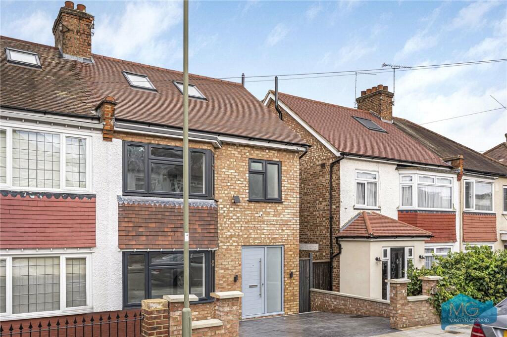 Main image of property: Fernwood Crescent, London, N20