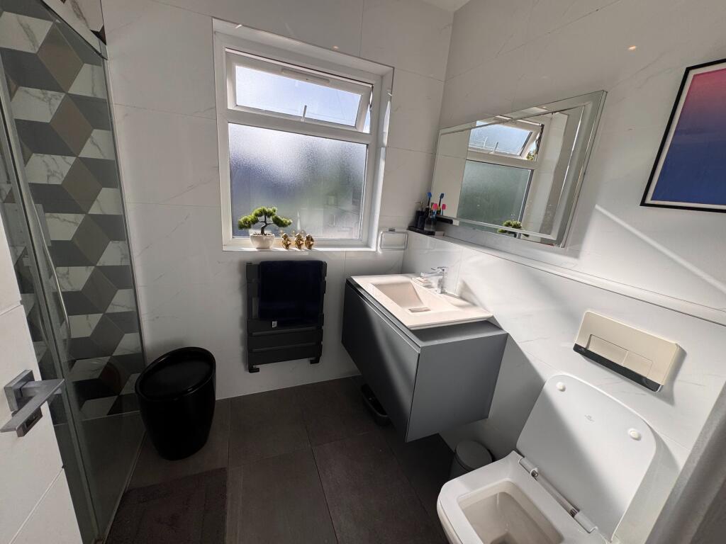 4 bedroom semi-detached house for rent
