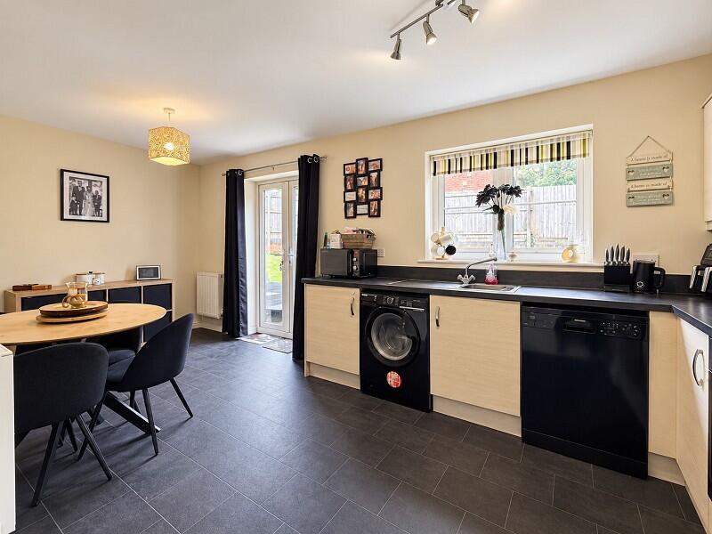 House in Cardiff, Llanharry - View 3