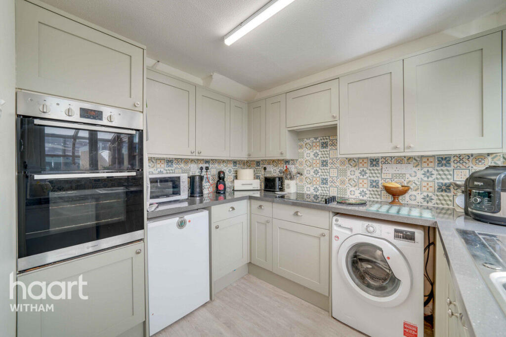 House in Braintree, Meadow View, Silver End - More