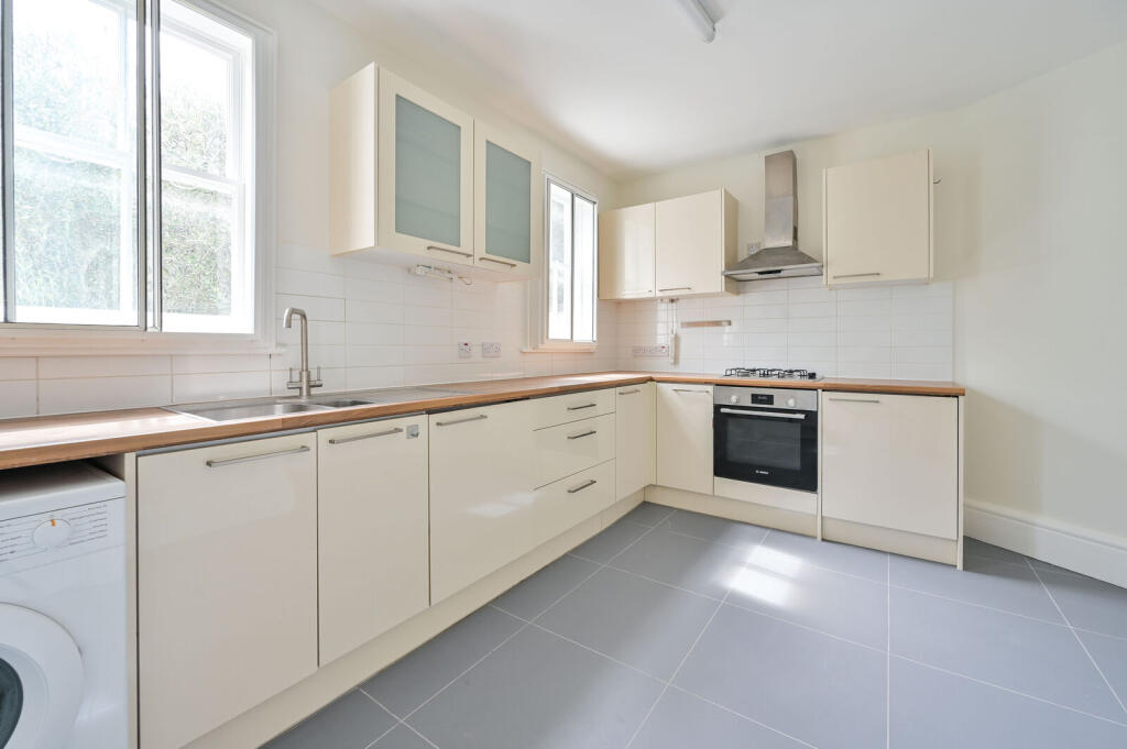 Apartment in London - More
