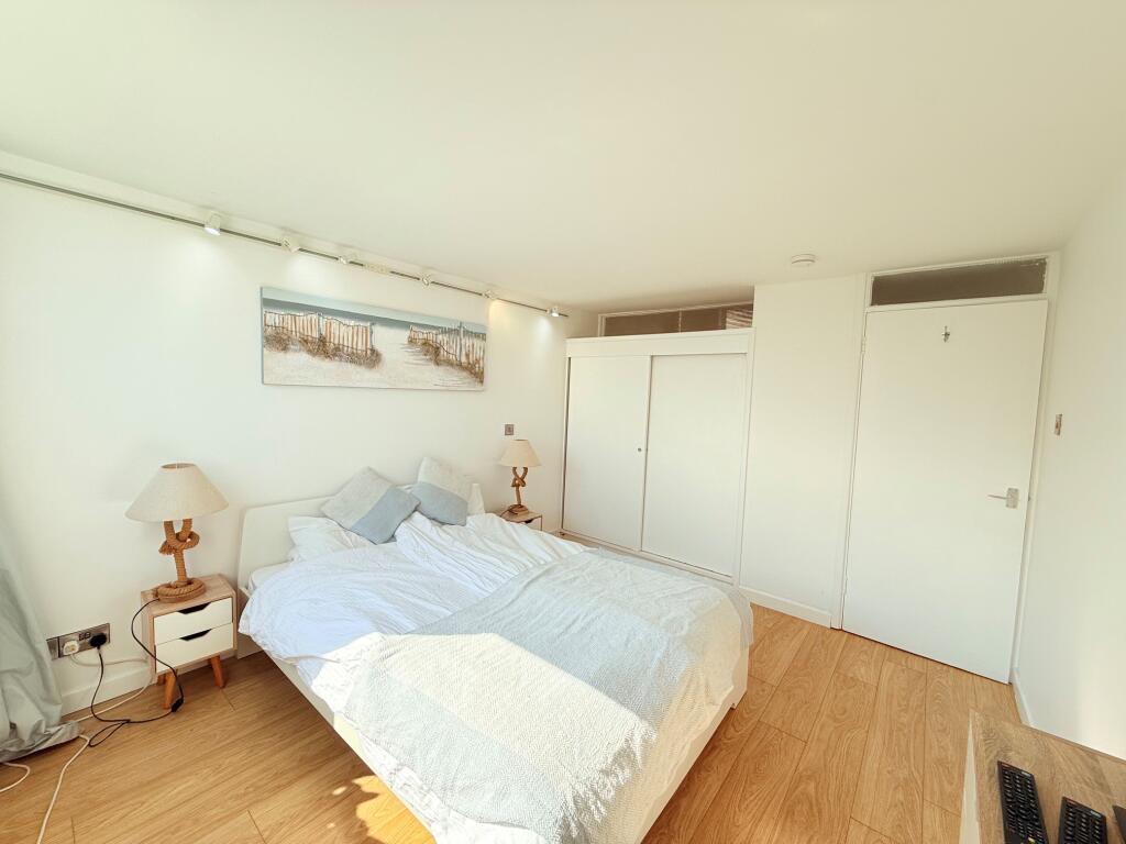 Apartment in Truro - More