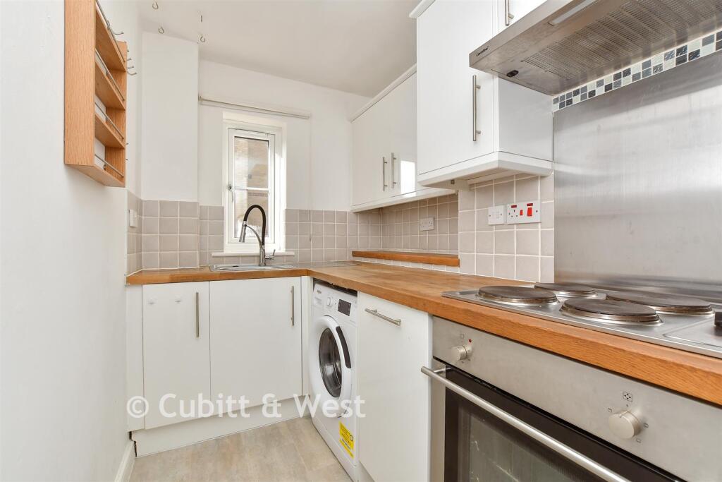 Benhill Road, Sutton, Surrey photo 4