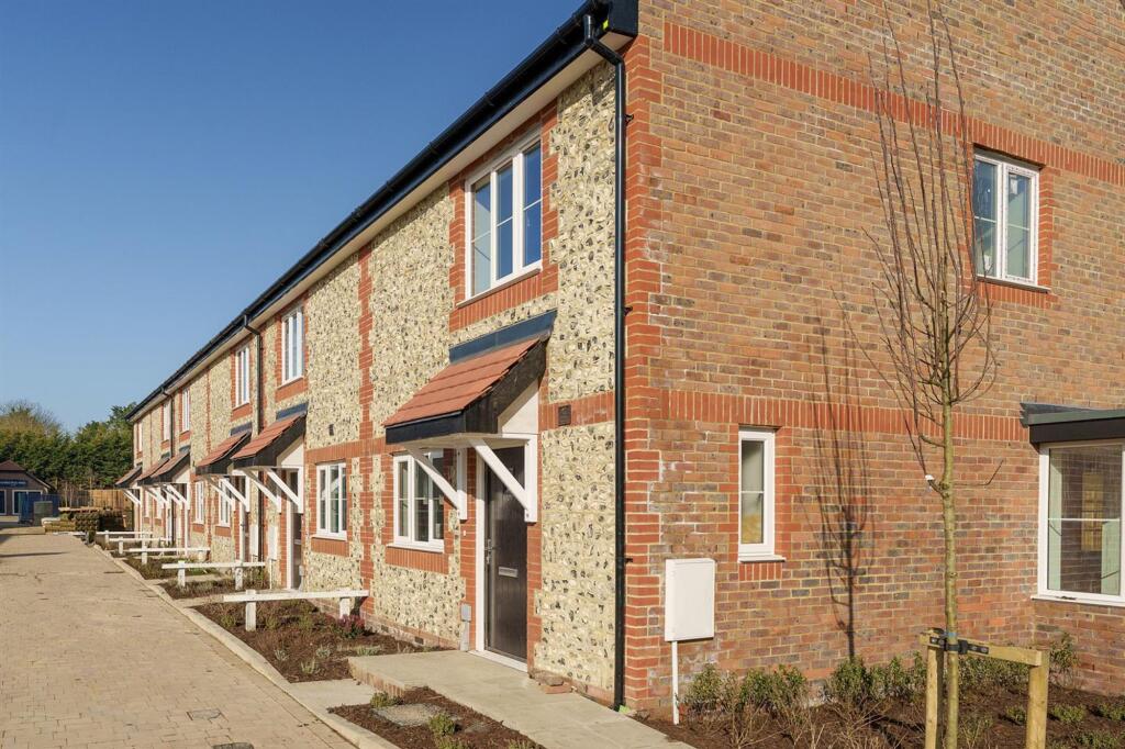 2-bed house on Hidcote Lane, Angmering, BN16, £370,000
