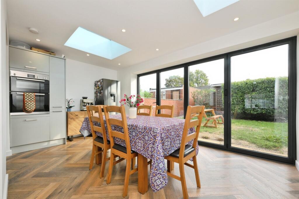 House in Broxbourne, Hertfordshire - View 5
