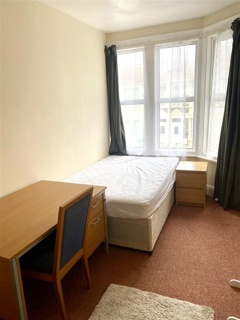 5 bedroom terraced house for rent