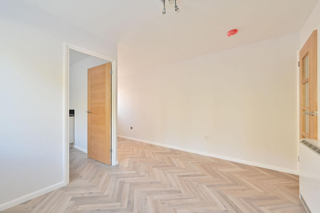 Apartment in Watford, Holywell Estate - View 5